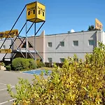 Enzo Proximite Zenith D' Auvergne Ex F1 Formule 1 Clermont Ferrand Issoire 酒店 Coudes