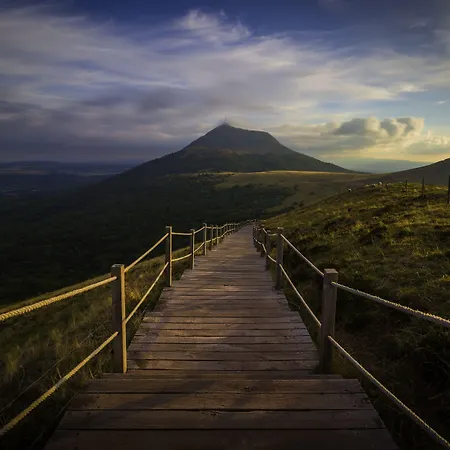 Отель Enzo Proximite Zenith D' Auvergne Ex F1 Formule 1 Clermont Ferrand Issoire