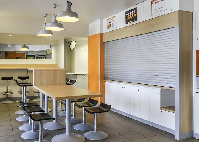 Enzo Proximite Zenith D' Auvergne Ex F1 Formule 1 Clermont Ferrand Issoire Отель Coudes